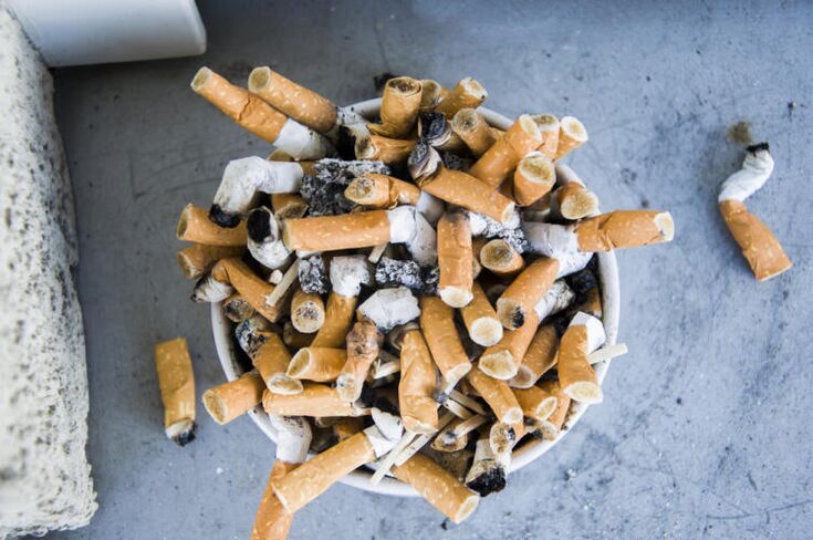 Η συνειδητοποίηση ότι ένα άτομο δηλητηριάζει όταν καπνίζει θα βοηθήσει να σταματήσει τα τσιγάρα